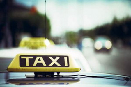 Femeie lovește taximetrist și refuză plata cursei de 82 lei lângă poliție