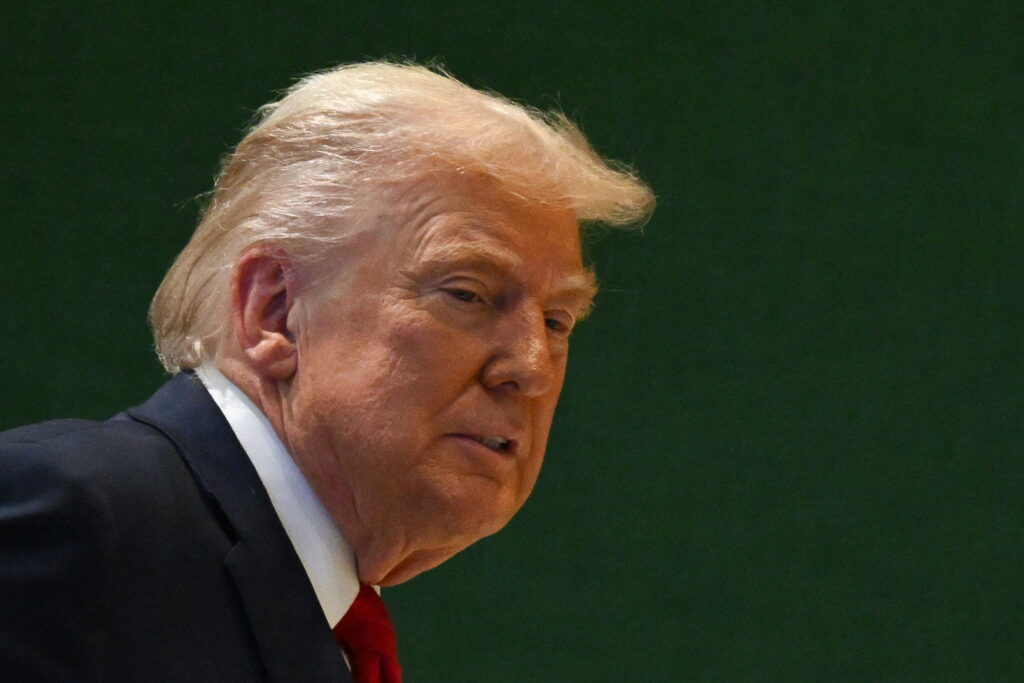 Criza din Iran crește prețurile la benzină în SUA, Trump ușurează regulile pentru vară
