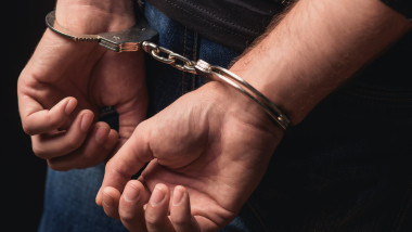 Bărbat din Alba Iulia reținut pentru cumpărarea de substanțe pentru explozibili