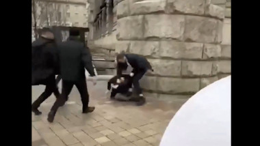 Gărzi de corp ale președintelui din Caucaz lovesc protestatarii în Washington