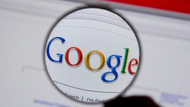 Google folosește inteligența artificială pentru a rescrie titluri de știri