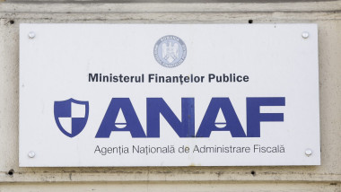 ANAF vinde la licitație hainele confiscate de la firma Biancăi Drăgușanu