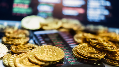Escrocherie prin anchete false: Victimele sunt obligate să depună bani în ATM-uri pentru cripto