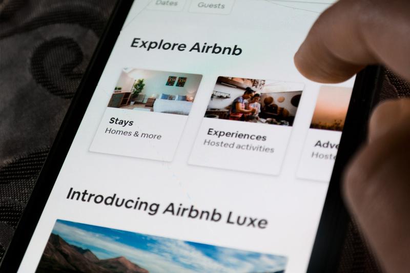 Airbnb introduce o schimbare globală pentru o rezervare mai sigură