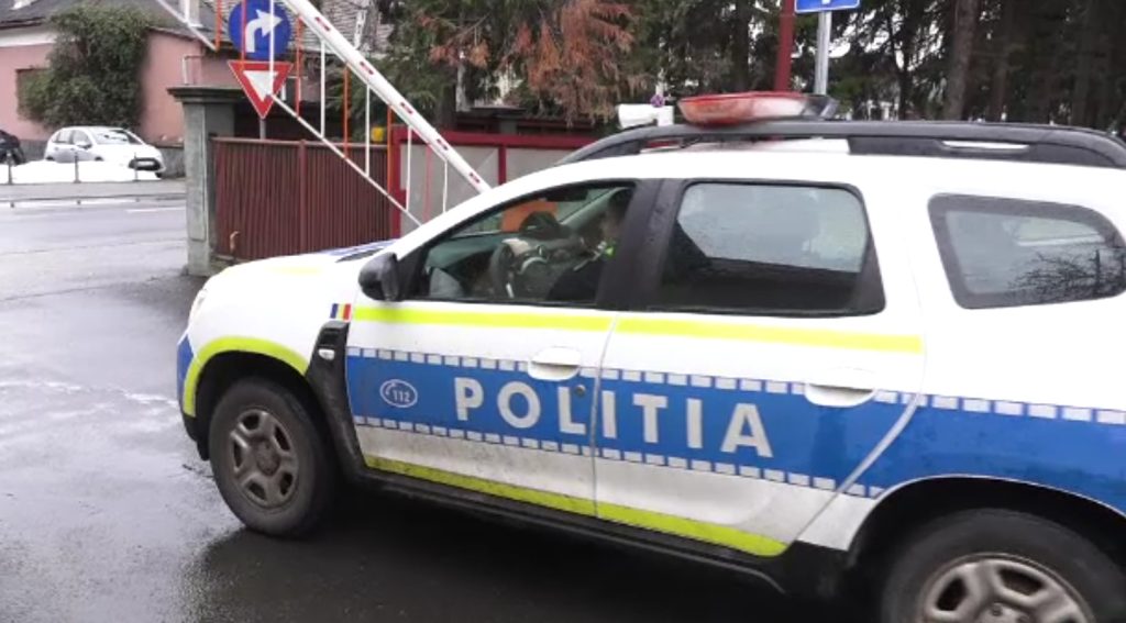 Șofer fără permis din Bacău, urmărit și arestat după o cursă haotică cu mașini lovite