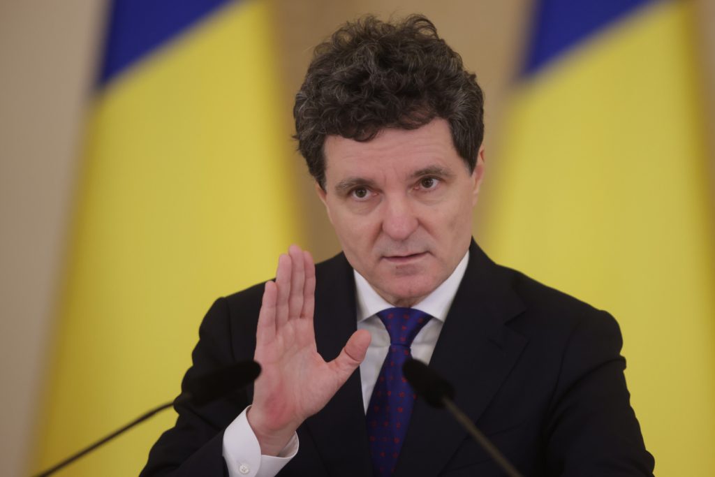 Nicuşor Dan: Majoritatea parlamentară trebuie să continue