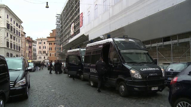 Hoții lovesc fabrica Prada: jaf de sute de mii de euro în Italia