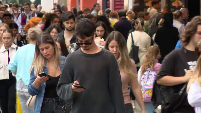 Tinerii români, tot mai departe de primul job: 30% șomeri