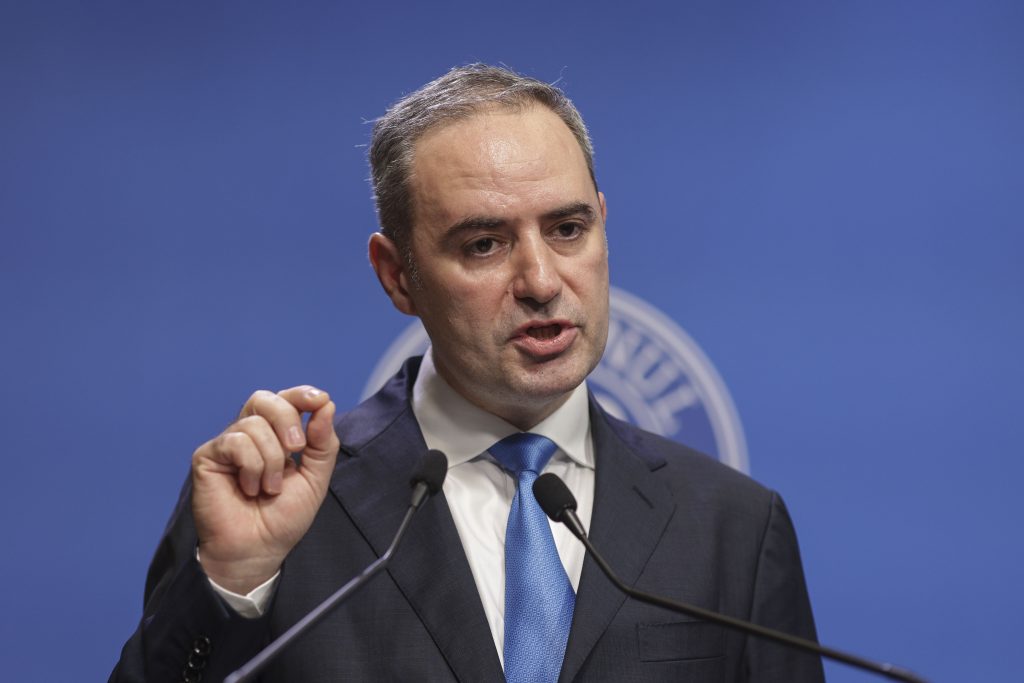 Ministrul Finanțelor: Acciza nu garantează scăderea prețului carburanților