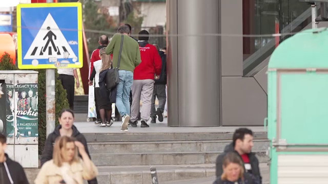 Banii sistemului bancar cresc cu zeci de miliarde în 2025, dar creditele proaste persistă