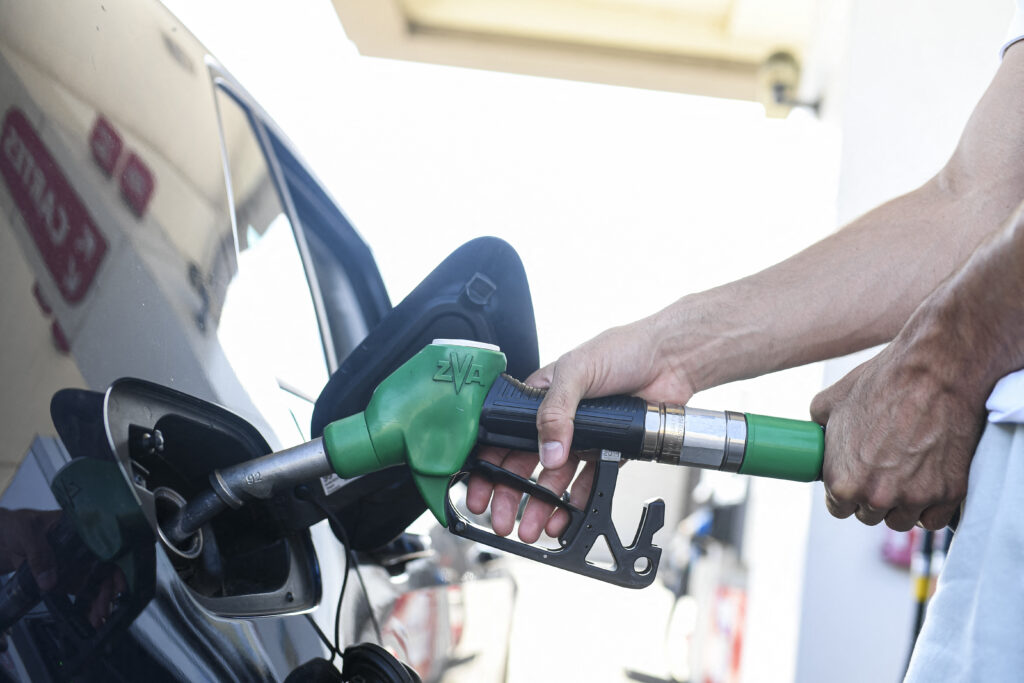Motorina aproape atinge pragul critic de 10 lei/litru, martie adâncește criza scumpirilor