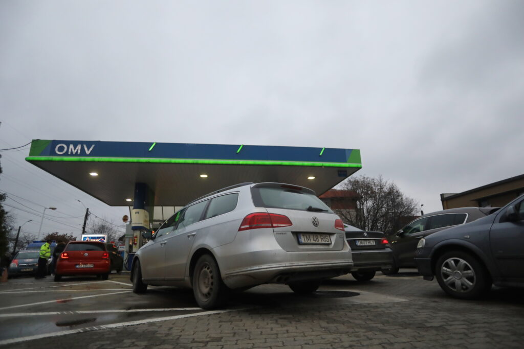 Prețul combustibililor scade după măsurile Guvernului