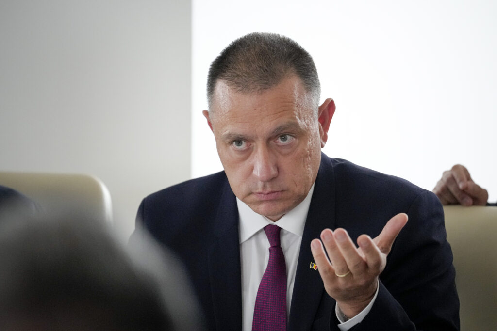 Război de cuvinte între Fifor și Fritz pe tema politicilor sociale