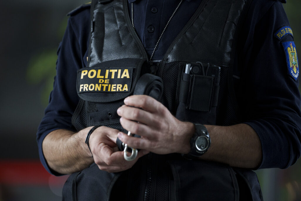 Ofițer din Poliția de Frontieră Bihor, arestat preventiv pentru corupție și infracțiuni multiple