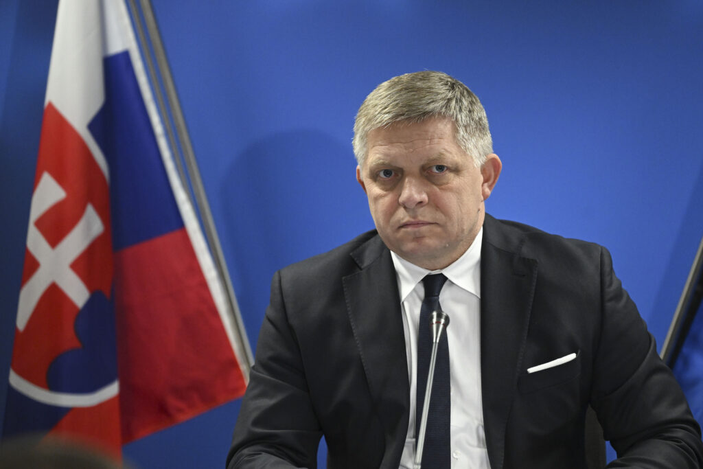 Scandal în Slovacia: Premierul ajunge în România