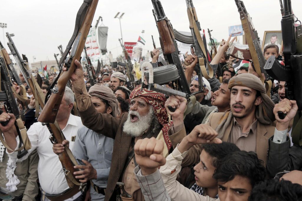 Houthi amenință cu o intervenție militară directă