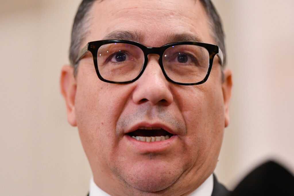 Victor Ponta în doliu: mama sa a decedat, lăsând un gol imens