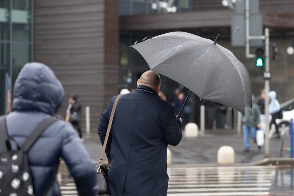 Vânt puternic și ploi moderate până duminică: ANM emite avertizare meteo