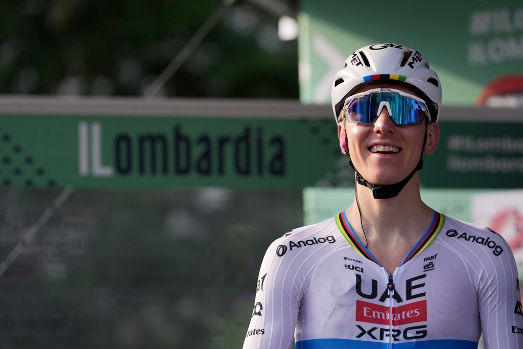Pogacar cade, se ridică și câștigă Milano-San Remo la final