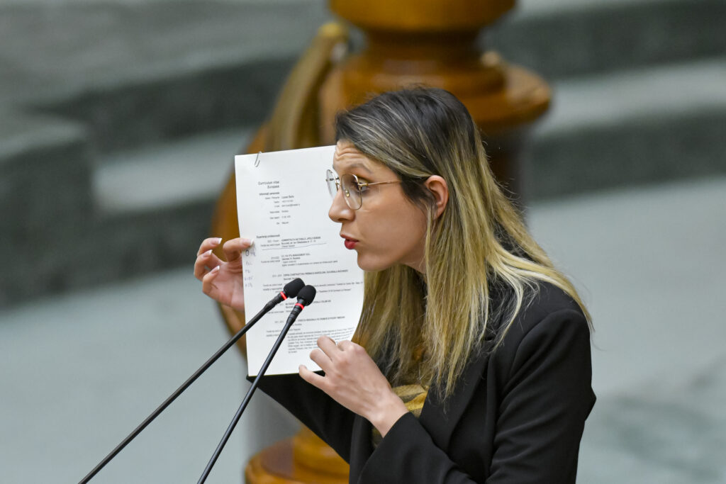 Moțiune împotriva ministrei Mediului Diana Buzoianu