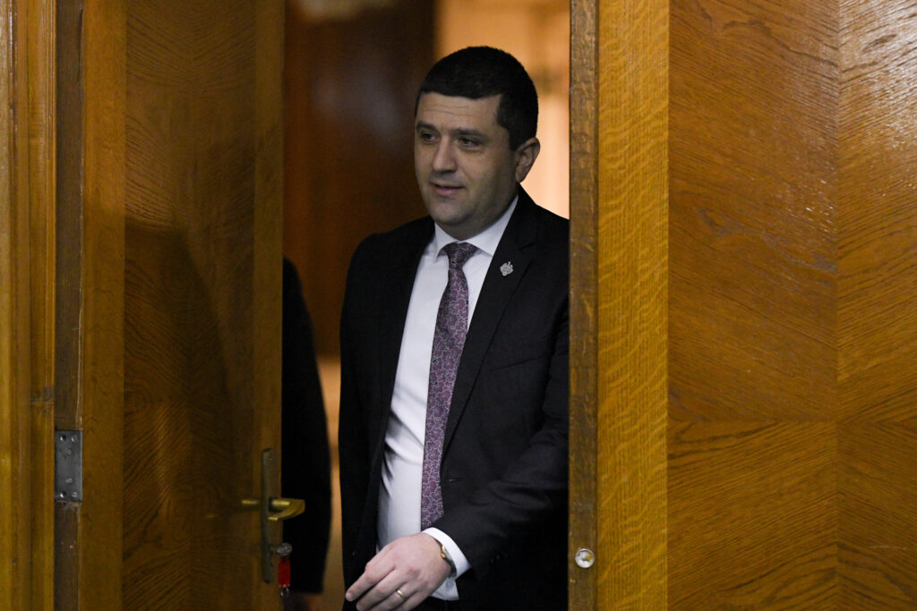 Miruță: PSD a jucat la două capete, blocajele politice afectează salariile