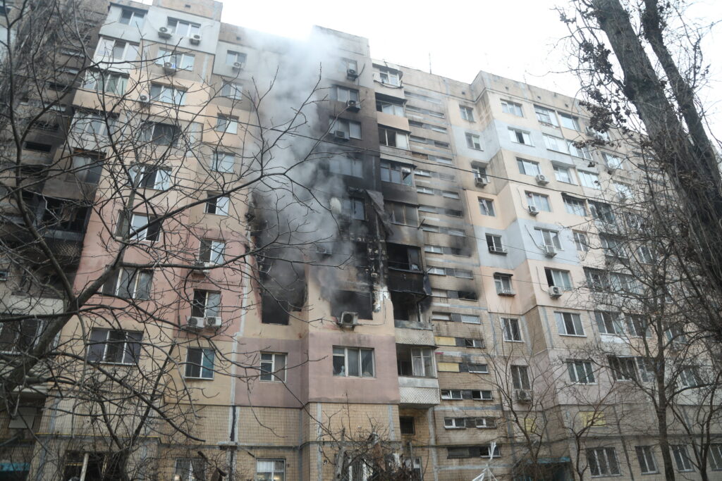 Atac masiv al dronelor rusești asupra Odesei: clădiri avariate după explozii nocturne