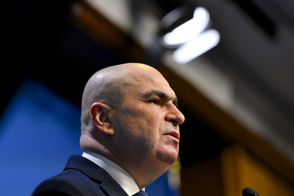 Bolojan avertizează: relaxarea acum ar fi o greșeală gravă