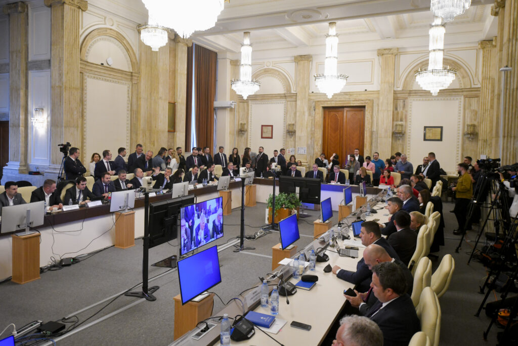 România în criză: Deficit record și recesiune tehnică, coaliția la limită