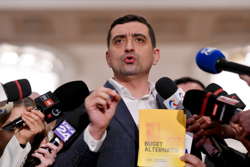 AUR contestă la CCR Legile bugetului