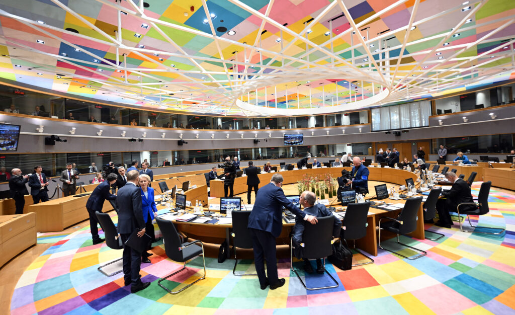 De la bani la arme: Schimbarea strategiei UE pentru noi membri