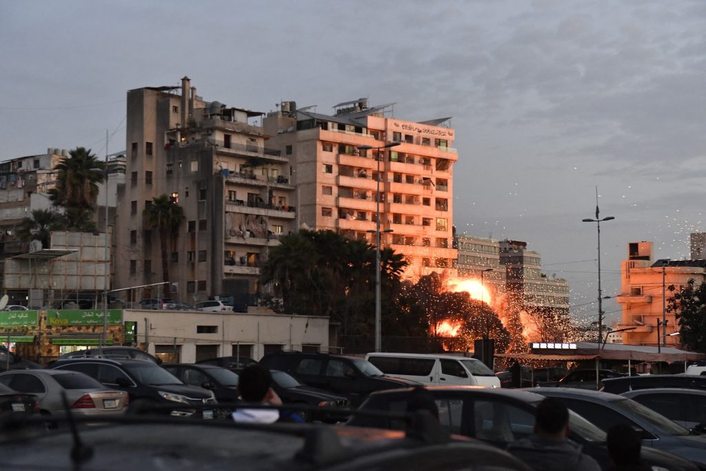 Explozie devastatoare în Beirut: bloc de 10 etaje, distrus dintr-o lovitură