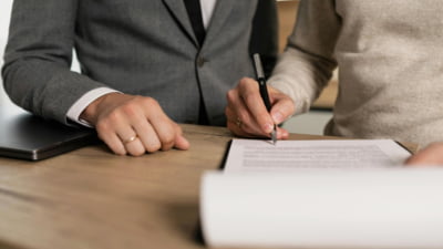 Nou val de concedieri: care domenii sunt în pericol și ce posturi dispar
