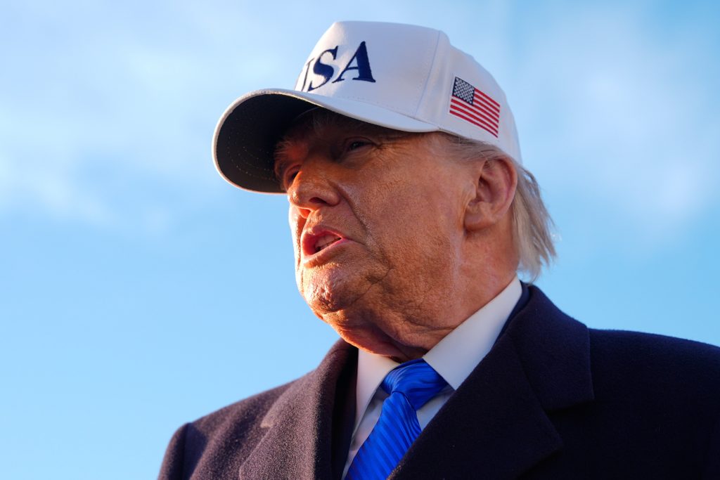 Trump: „Nu ai vrea să te bați cu Chuck Norris