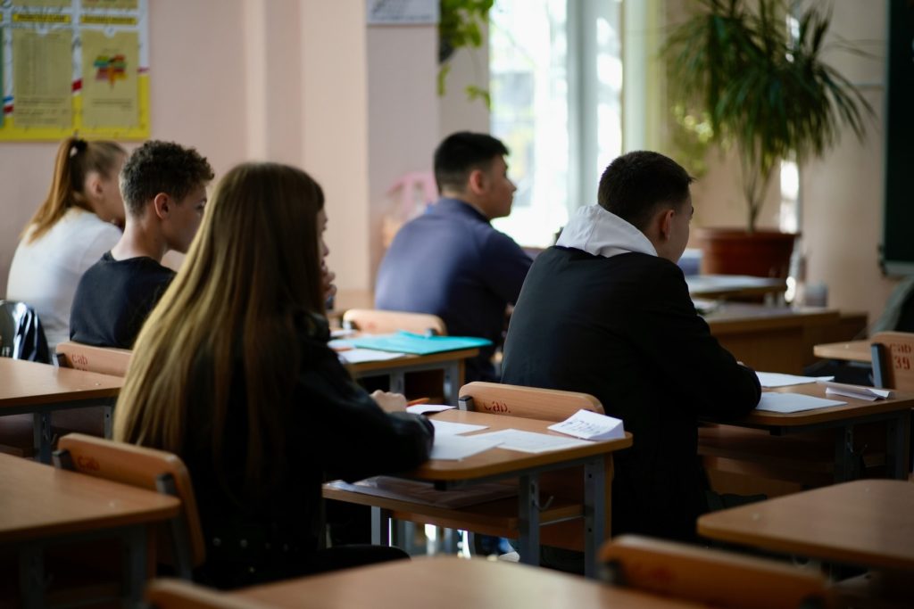 Simularea Evaluării Naţionale, posibilă şi în şcolile fără teste pentru elevi