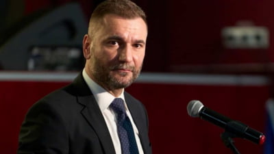 Șef AUR cu familie bogată: contracte de milioane de euro cu statul
