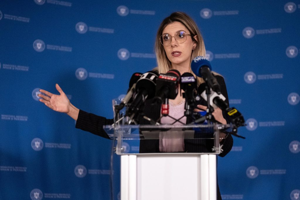 Diana Buzoianu: Românii merită mai mult decât plajă lângă fose și GPL ilegale
