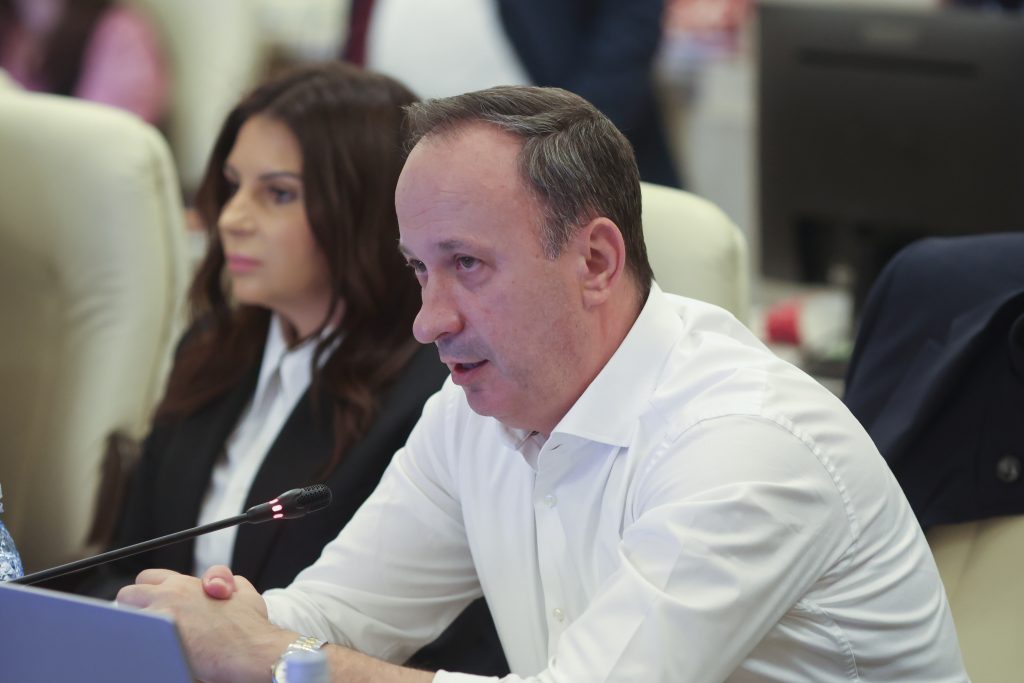 Câciu regretă ieșirea nervoasă și cere scuze senatoarei PNL
