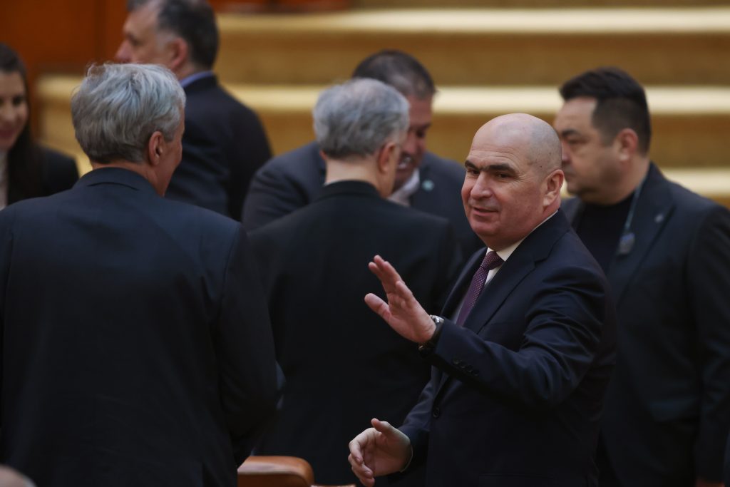 Parlamentarii lucrează până la 3 dimineața pentru bugetul de stat.