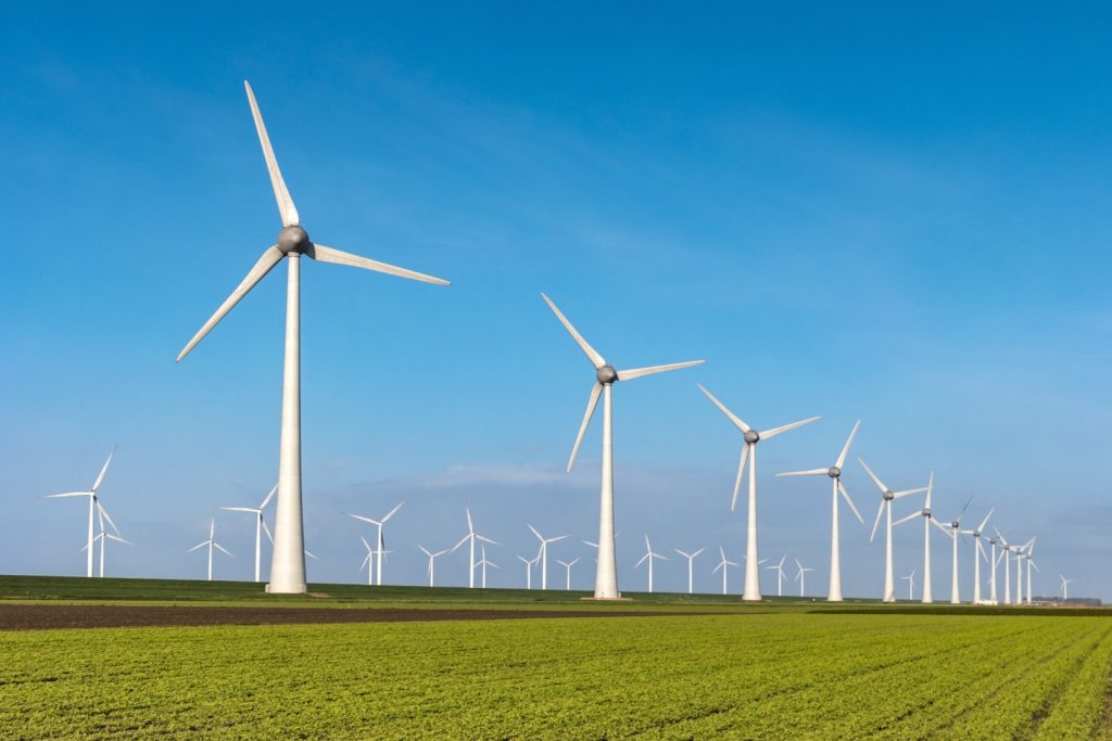 Trump plătește 1 miliard unui grup francez pentru eoliene anulate