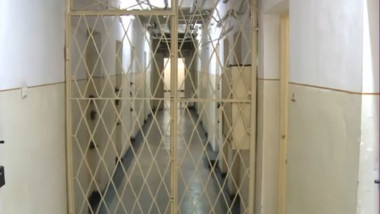 Şef de la Penitenciarul Ploieşti, anchetat pentru mită în închisoare