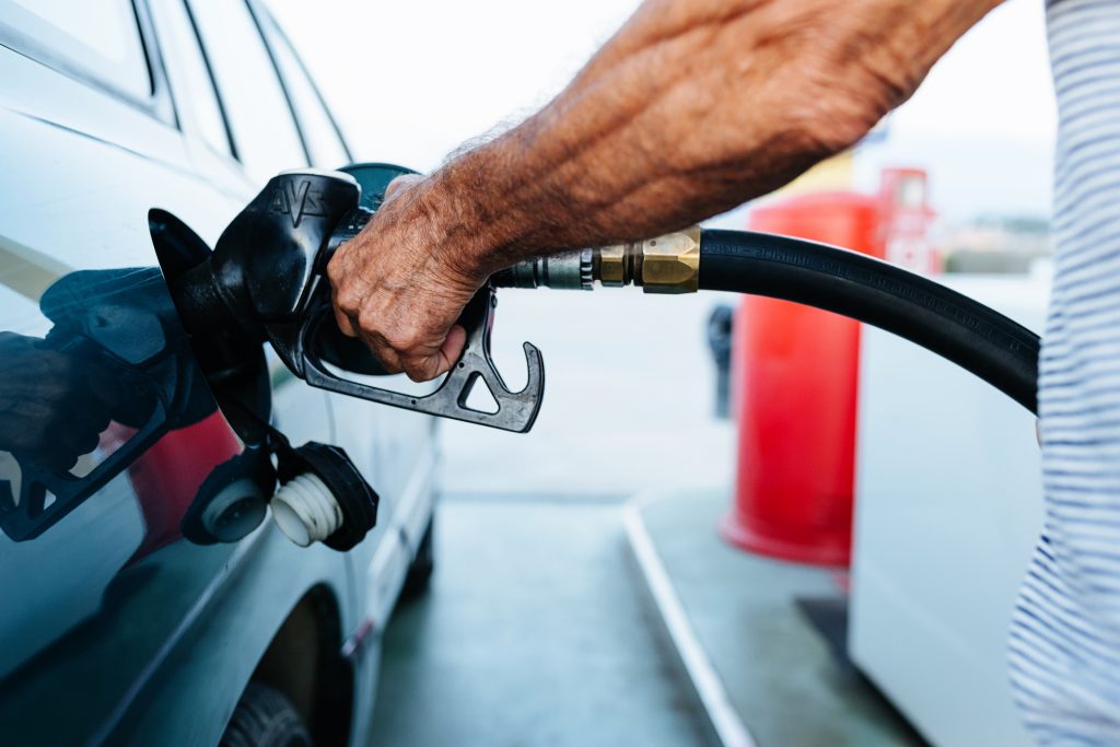 Scumpire peste noapte: Prețul carburanților crește pentru a cincea oară