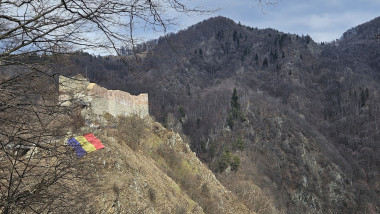 Probleme la Cetatea Poenari: Un an după restaurare și situația rămâne critică
