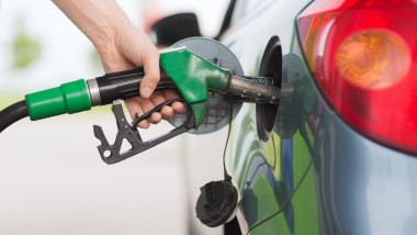 Prețuri record la pompă: Cât costă acum benzina și motorina