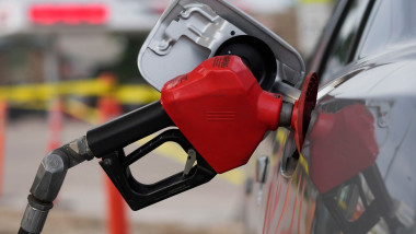 Cristian Păun: Plafonarea prețului carburanților, o soluție de ochi