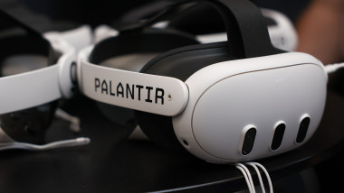 Pentagonul alege tehnologia Palantir pentru sistemul său de inteligență artificială militară