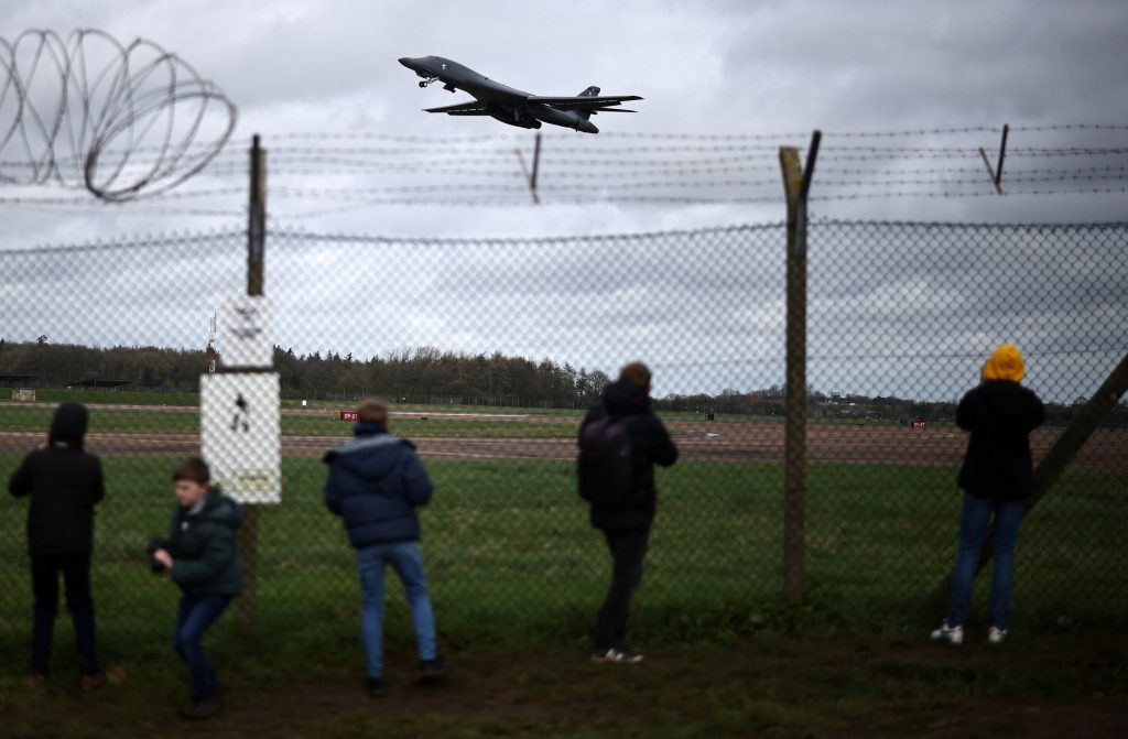 Marea Britanie deschide baze militare SUA pentru atacuri împotriva Iranului