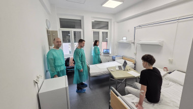 Elev de 14 ani participă la Olimpiada de Informatică din patul de spital