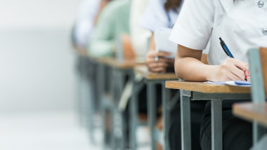 Simularea Evaluării Naționale 2026 încheiată: Subiecte și barem la limba maternă disponibile