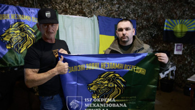 Sean Penn, aproape de linia frontului din Donețk, în vizită la soldații ucraineni
