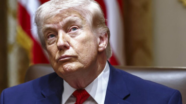 Trump relansează atacurile la aliații NATO, ironizează navele britanice